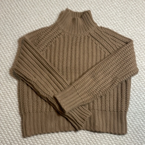 Vince chunky knit turtleneck sweater, wool & cashmere, camel color sz medium - Picture 2 of 11